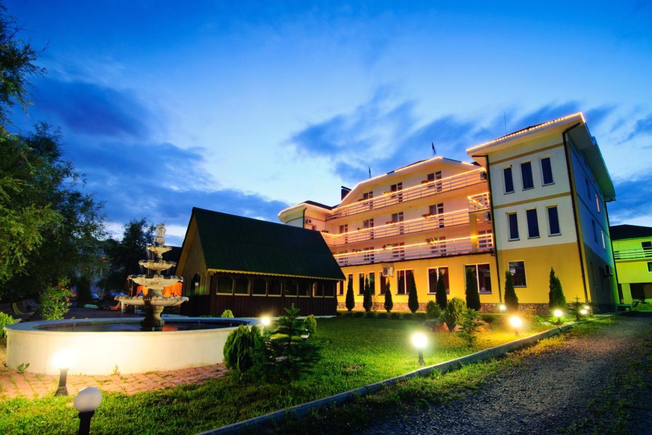 Hotel Continent Polyana  Exterior foto
